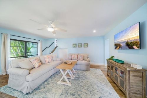 1283 Grand Canal Dr, Naples FL 34110-1506 exterior