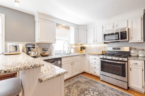 89 Roosevelt Ave, Springfield, MA 01118-1545