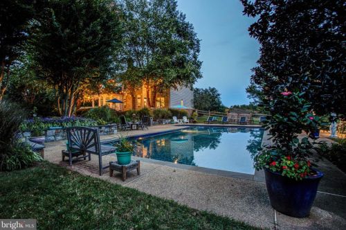 13606 Mt Prospect Dr, Rockville MD 20850-3510 exterior