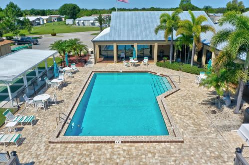 560 Natalie Dr, Fort Pierce FL 34952-7903 exterior