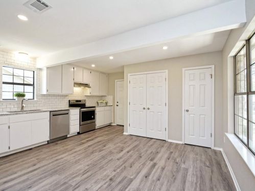 8302 Farmington Ct, Austin TX 78736-1744 exterior