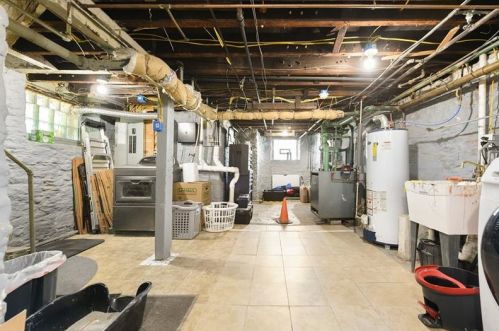 312 Kaercher St, Pittsburgh PA 15207-1477 exterior