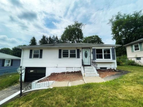 17 Butler St, Worcester, MA 01607-1351