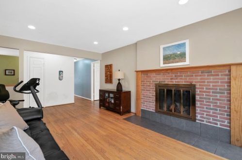 2 Granby Ct, Rockville MD 20855-1406 exterior