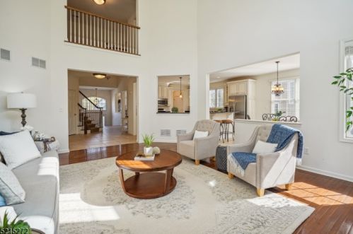 31 Baxter Ln, Town Center NJ 07052-1430 exterior