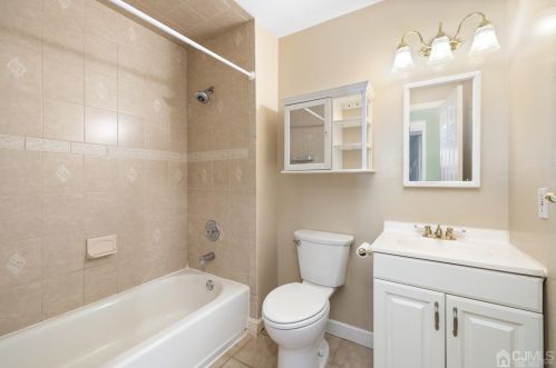 124 Exeter Ct, Piscataway NJ  08854-2178 exterior