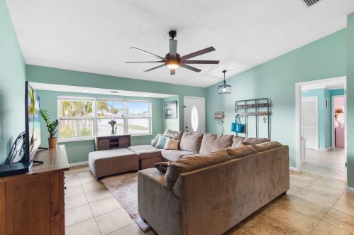 709 Dorchester St, Fort Pierce FL  34983-8762 exterior