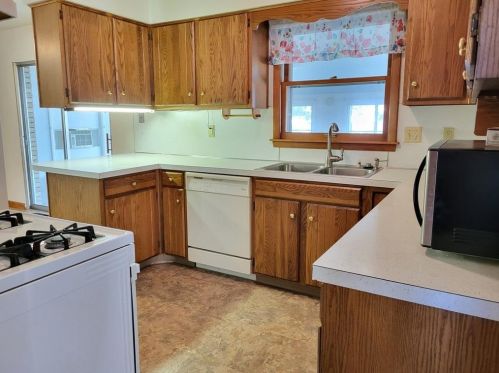 820 14 St, Mishawaka IN 46544-5527 exterior