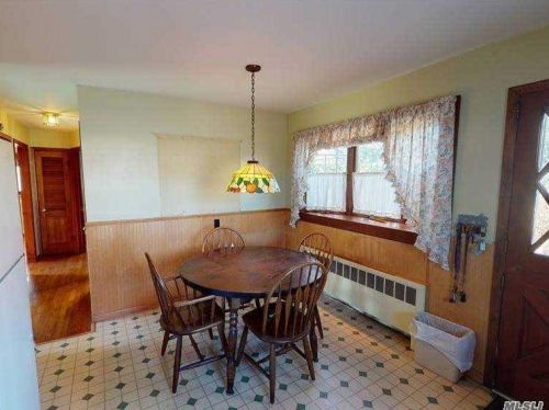 83 21st St, Huntington Station, NY 11746-3257