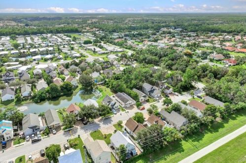 279 Leawood Cir, Naples FL 34104-4133 exterior