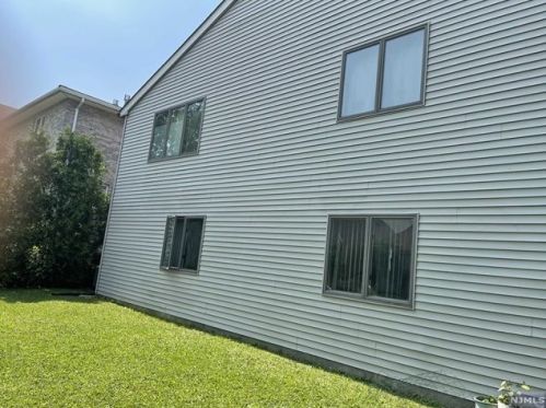 167 Roosevelt Pl, Palisades Park NJ 07650-1152 exterior