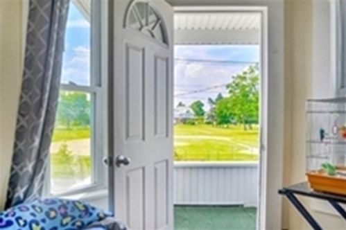 257 Broadway St, Chicopee MA 01020-2604 exterior