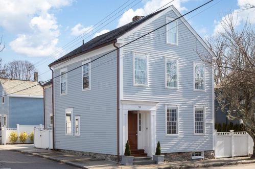 59 2nd St, Middletown, RI 02840-1952