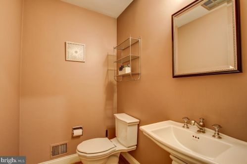 10512 Gainsborough Rd, Rockville MD 20854-3717 exterior