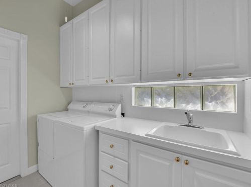 5211 Hawkesbury Way, Naples FL 34119-9582 exterior