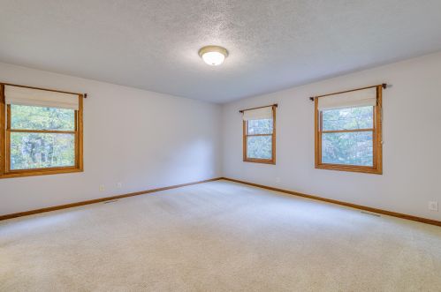 27526 Rolling Pines Ct, Lawton MI 49065-8601 exterior