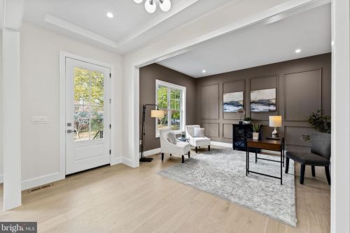 1327 Mayflower Dr, Mc Lean VA 22101-3405 exterior