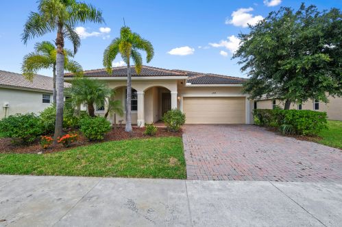 1744 Jamesport Dr, Fort Pierce, FL 34953-4355