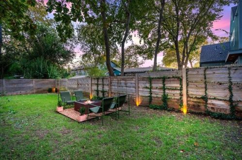 1911 Alegria Rd, Austin TX 78757-3219 exterior