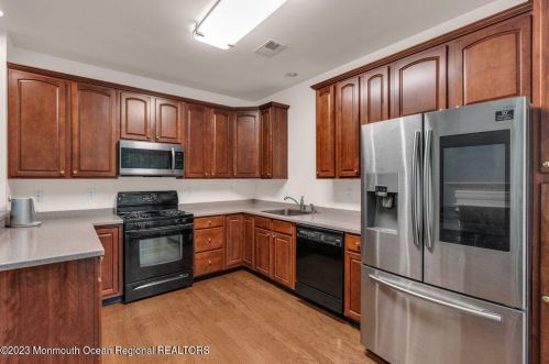 32 Amber Dr, Old Bridge NJ  08857-3588 exterior