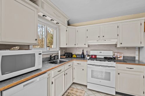 7481 School St, Concord NH  03307-0914 exterior