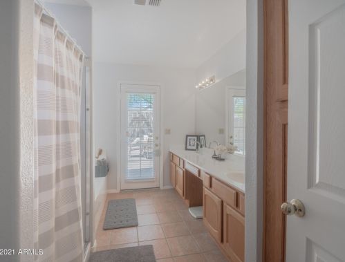 2124 Cathedral Rock Dr, Phoenix AZ 85045-1821 exterior