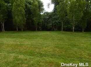 21 Morley Cir, Huntington Station NY  11747-4828 exterior