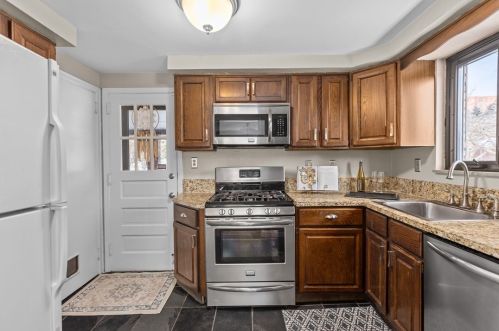 326 Altoona Pl, Pittsburgh PA  15243-2063 exterior