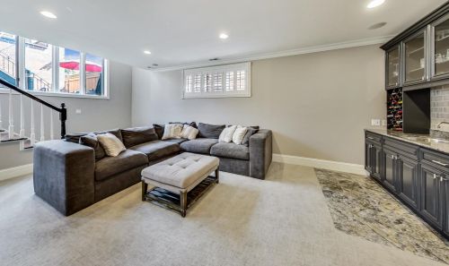 1542 Oakdale Ave, Chicago IL 60657-4024 exterior