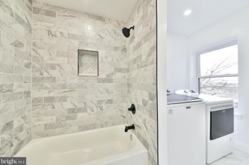 2405 Emerald St, Philadelphia PA  19125-1204 exterior