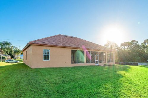 386 Dalton Cir, Fort Pierce FL 34953-5850 exterior