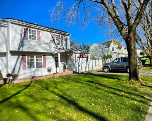 40 Cedar St, Central Islip, NY 11722-4139