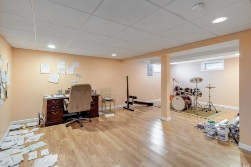 4 Lynhaven Pl, Commack NY 11725-3107 exterior