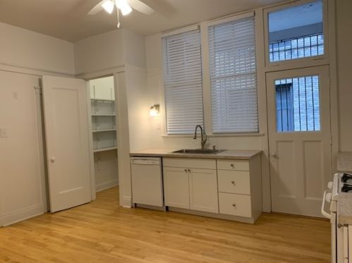 415 Surf St, Chicago IL 60657-6106 exterior