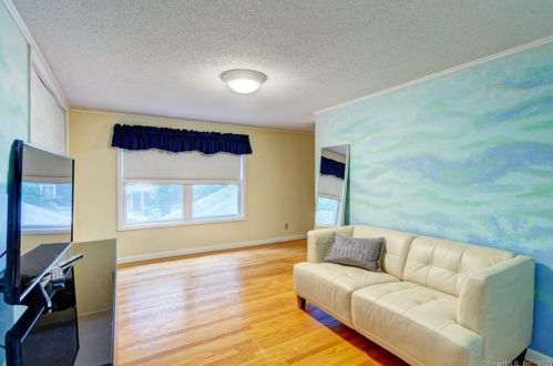 108 Hickory Hl Rd, New Britain CT 06052-1009 exterior