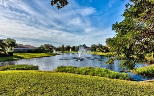 179 Burnt Pne Dr, Naples FL 34119-9774 exterior