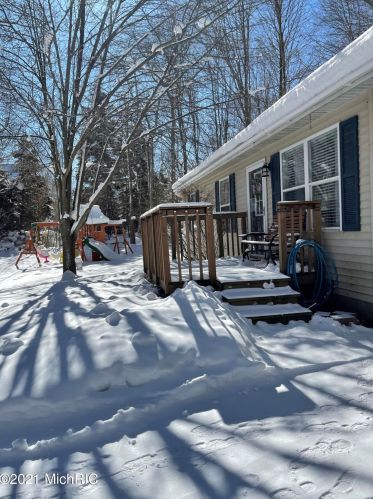 5541 Lamos Rd, Sylvan Beach MI 49461-9450 exterior