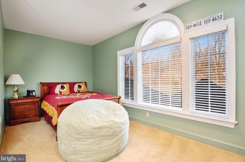 896 Alvermar Rdg Dr, Mc Lean VA 22102-1439 exterior