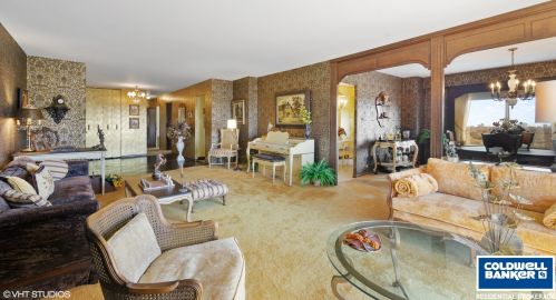 7033 Kedzie Ave, Chicago IL 60645-2845 exterior