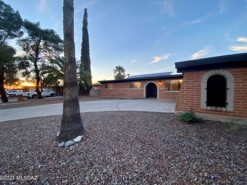 9451 Lurlene Dr, Tucson, AZ 85730-2139