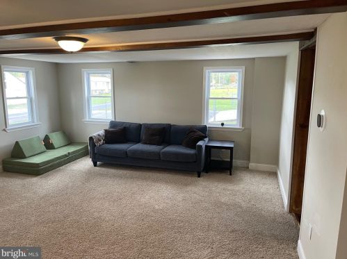 998 Plunkert Rd, Littlestown PA 17340-9643 exterior