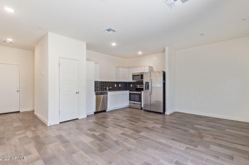 8207 22nd Dr, Phoenix, AZ 85021-7712