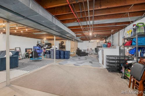 7146 Thorncrest Dr, Grand Rapids MI 49546-7358 exterior