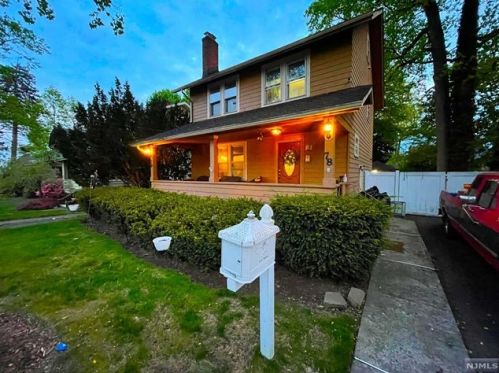 78 Church St, Teaneck, NJ 07666-4932