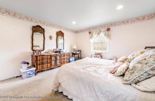 298 Elton Adelphia Rd, East Freehold NJ 07728-8022 exterior