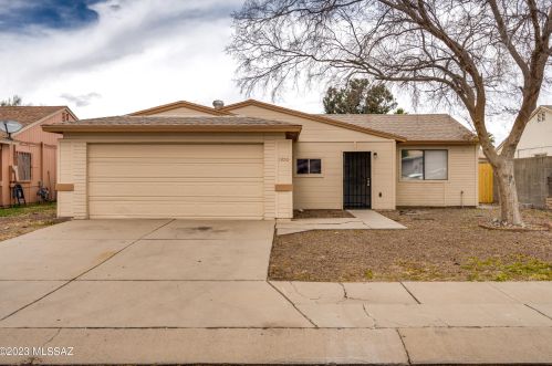 1970 Chablis Pl, Tucson, AZ 85746-3129