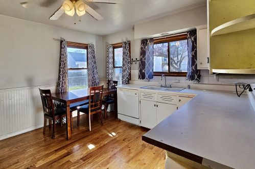 3275 80th St, Milwaukee, WI 53222-3803