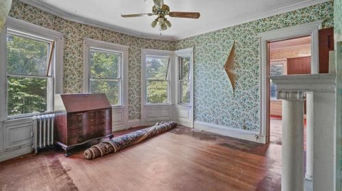 166 Adelaide Ave, Providence RI 02907-1833 exterior