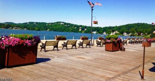 365 Shr Trl, Sparta NJ 07871-1714 exterior