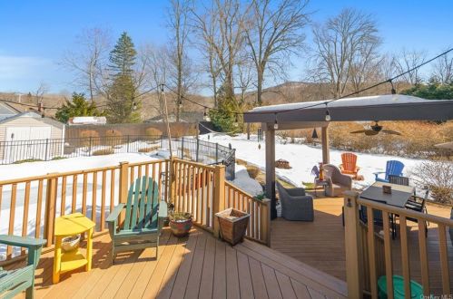 253 Cottage Rd, Valley Cottage NY 10989-2426 exterior